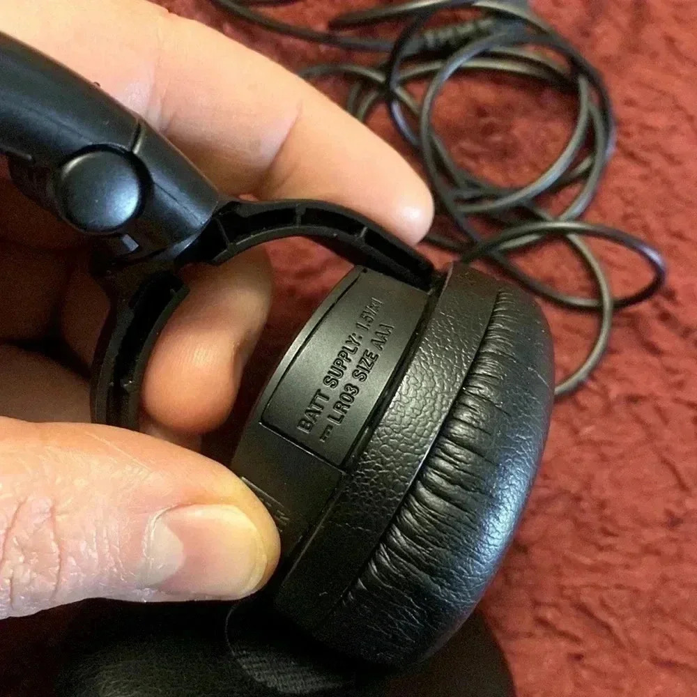 SONY DIGITAL NEW EXPENSIVE HEADPHONES ๐ง FOR LAPTOPS ๐ฉโ๐ป NOISE-CANCELLING - Picture 11 of 11